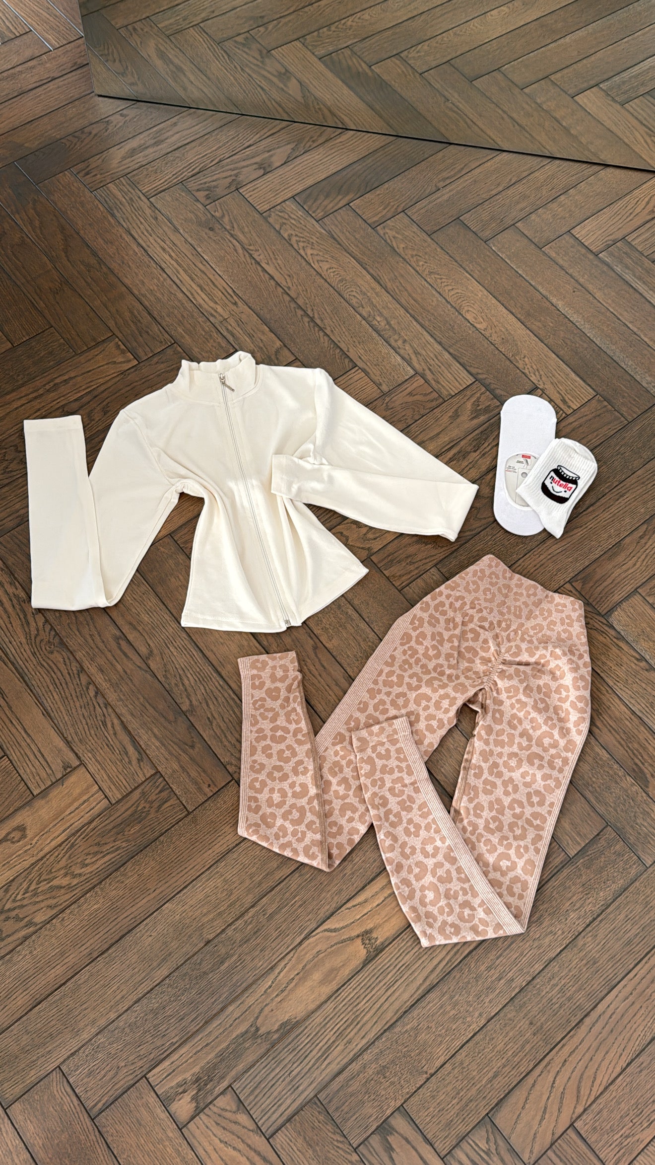 Set- White bbl jacket + beige leopard printed leggings + socks