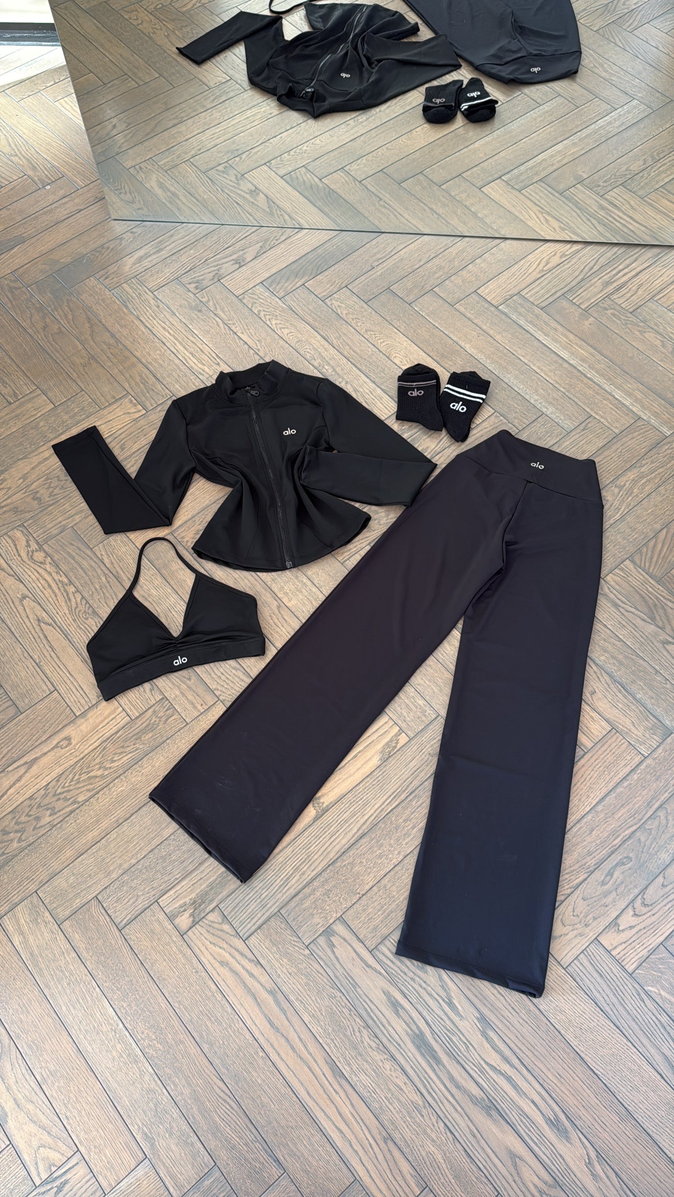 Alo set- black bbl jacket+leggings+crop top+socks