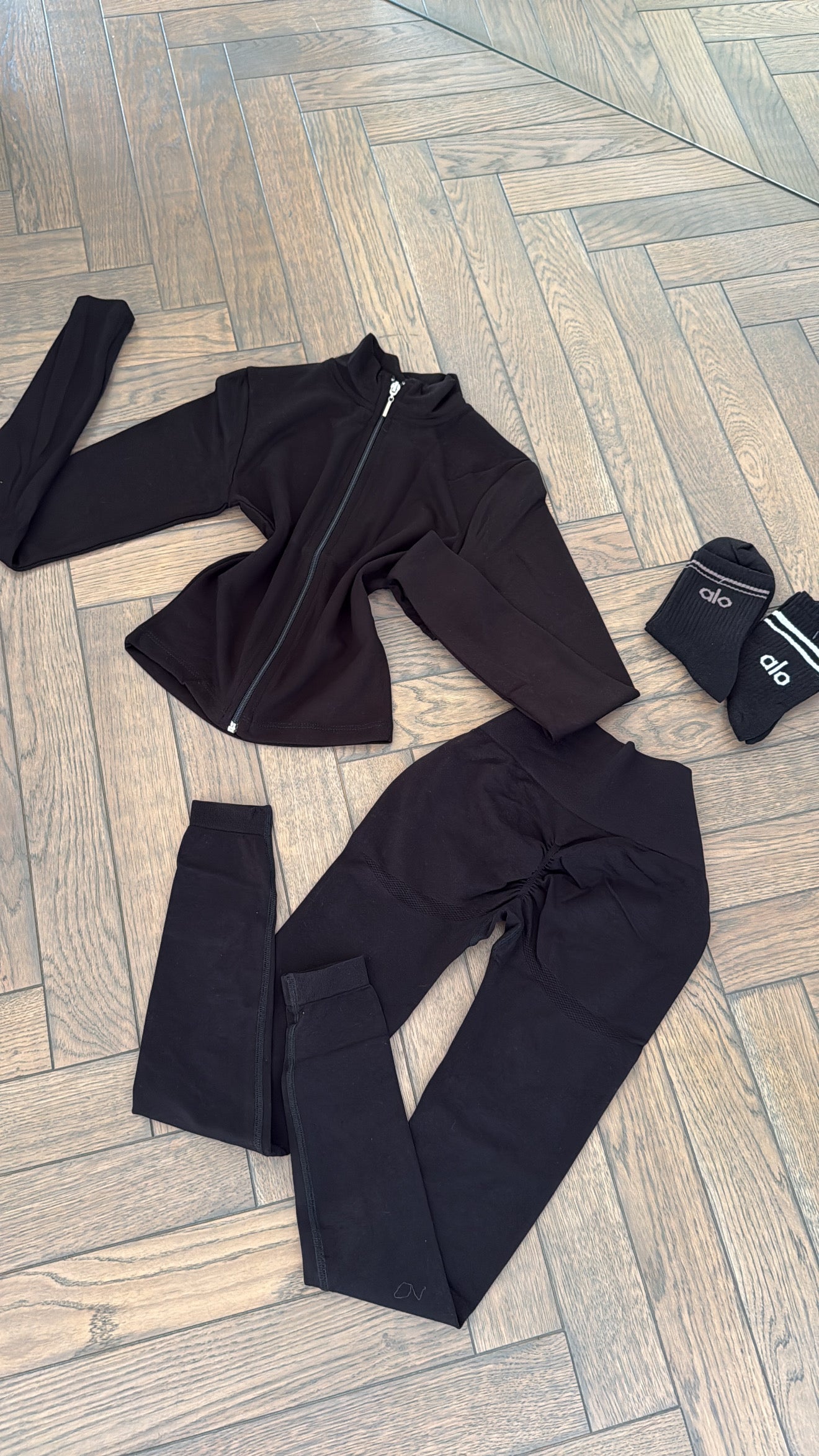 Set- crop top+leggings+socks