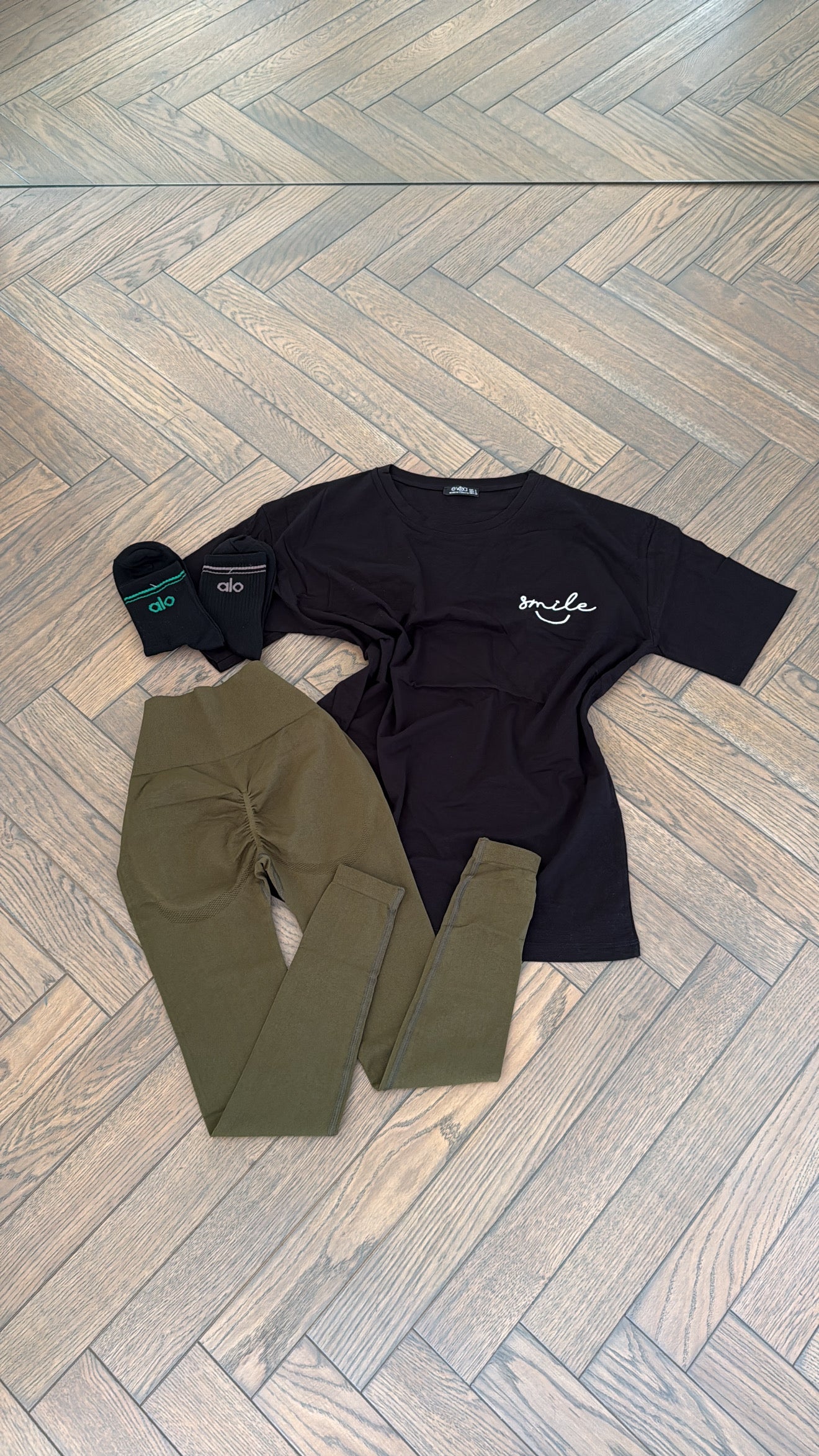 3 piece set- t shirt+leggings+socks - Image 3