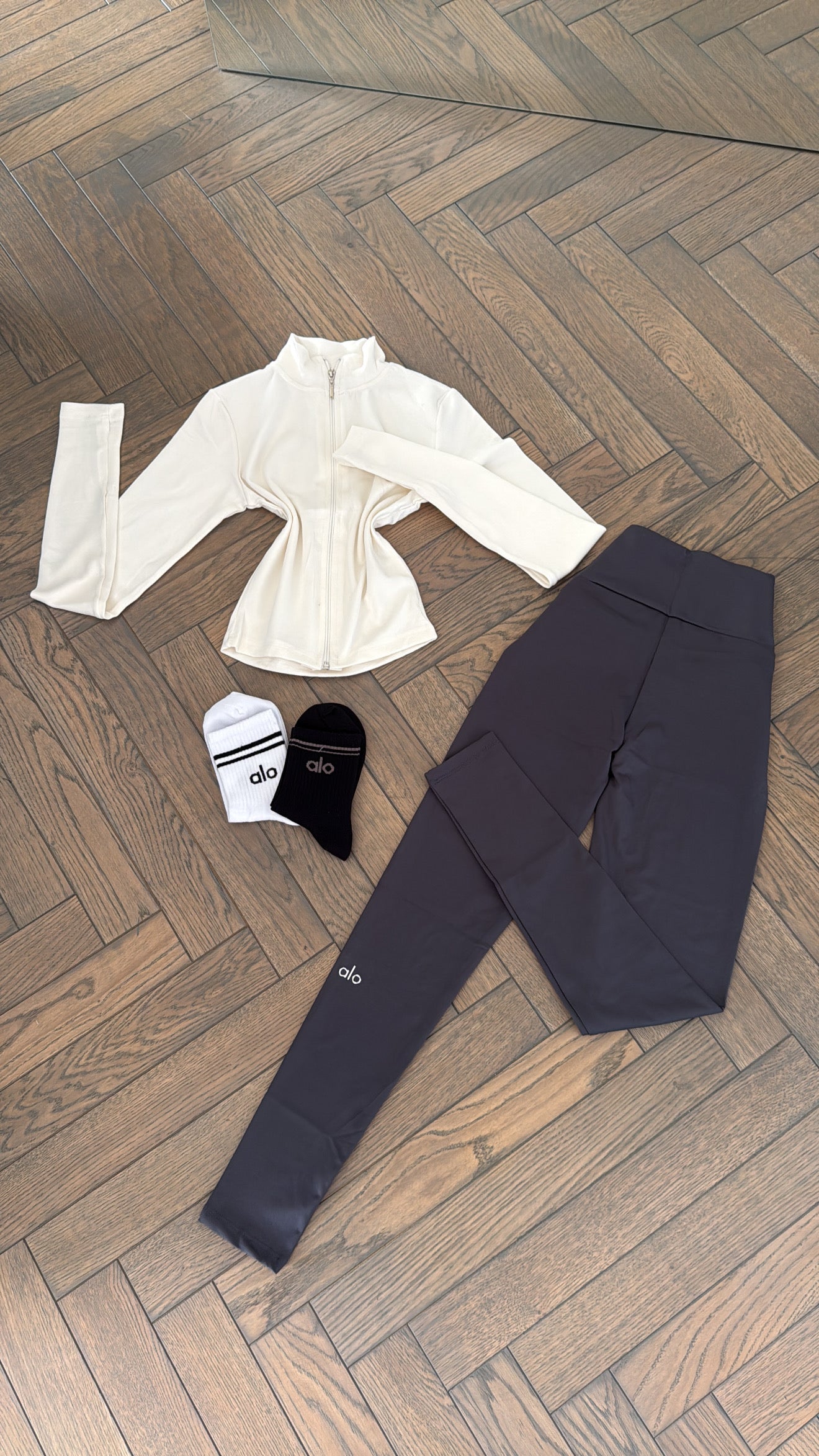 3 piece set-t shirt+leggings+socks - Image 2